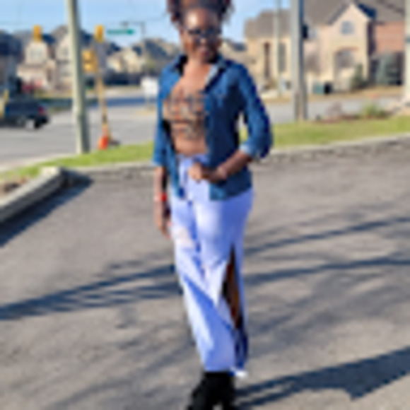 Meet your Posher, Sharon - Picture 1 of 1